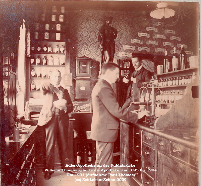 Adlerapotheke innen  um 1901